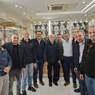 رئيس بلدية طولكرم يتفقد الأسواق ويشارك المواطنين أجواء ليلة عيد الفطر السعيد