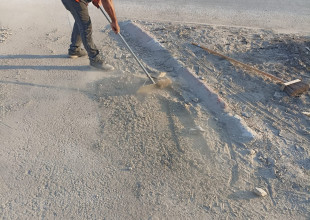 جانب من أعمال قسم النظافة وعمال الوطن