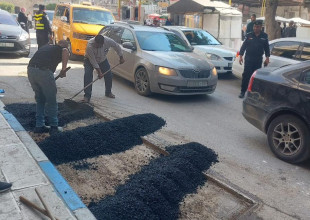 أعمال صيانة لبعض شوارع المدينة ضمن حملة لتأهيل وصيانة بعض الشوارع في المدينة