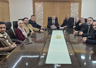 رئيس بلدية طولكرم يتسلم التقرير السنوي لدائرة الكهرباء
