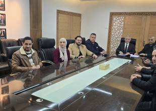 رئيس بلدية طولكرم يتسلم التقرير السنوي لدائرة الكهرباء
