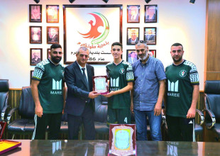 رئيس بلدية طولكرم يستقبل أبطال جمعية رواحل الخيرية ويحتفي بإنجازهم الدولي