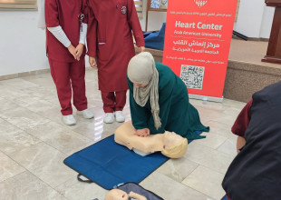 دقيقتان لإنقاذ الحياة لقاء توعوي في بلدية طولكرم بالشراكة مع الجامعة العربية الأمريكية