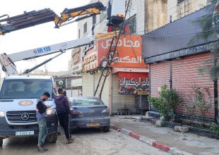 إزالة الركام وفتح الطرق وإصلاح الشبكات في مخيمي طولكرم ونورشمس