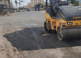 بلدية طولكرم تواصل أعمال تأهيل وصيانة الطرق في المدينة