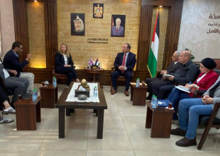 لقاء سعادة رئيس بلدية طولكرم الدكتور رياض عوض مع القنصل البريطاني العام في القدس في دار المحافظة