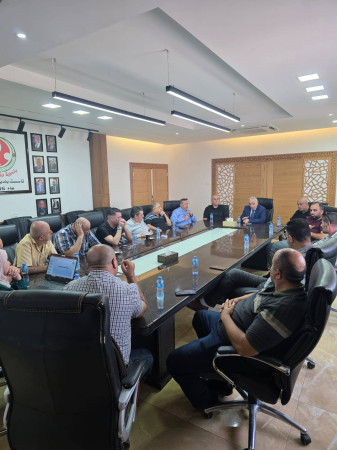 رئيس بلدية طولكرم يستقبل تجار سوق الحسبة لعرض مشروع تطوير وتوسعة سوق الجملة بالشراكة مع الفاو