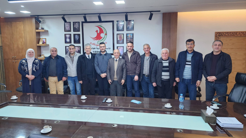 رئيس بلدية طولكرم يستقبل القائمين على مشروع AirAware لبحث سبل التعاون في الجوانب البيئية والتقنية