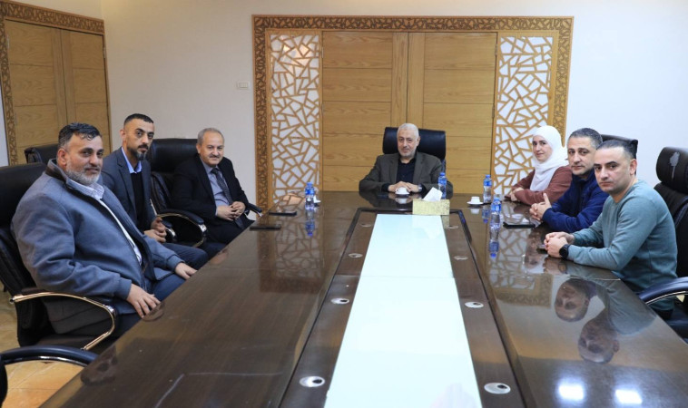 بتمويل من بنك فلسطين .. بلدية طولكرم تتسلم طرداً طبياً من مستشفى المطلع لدعم المرضى