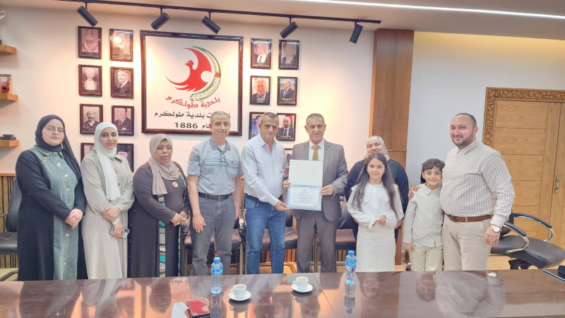 رئيس بلدية طولكرم يستقبل وفداً من جمعية حماية الطفولة - فلسطين