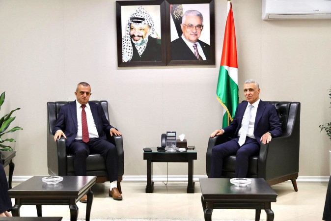 رئيس بلدية طولكرم يلتقي وزير الشؤون المدنية لبحث ملفات إعادة الإعمار وتسهيل حركة المواطنين
