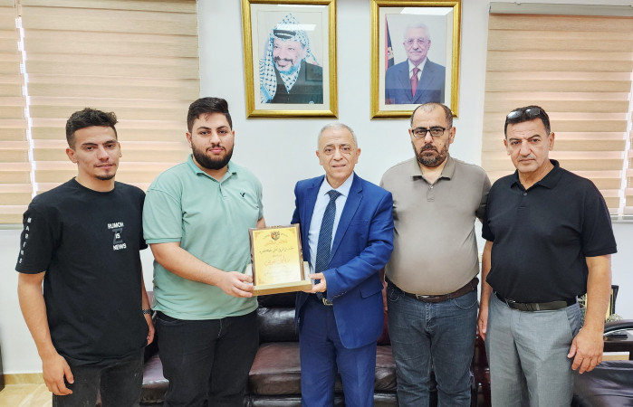 نادي أهلي طولكرم يكرّم بلدية طولكرم